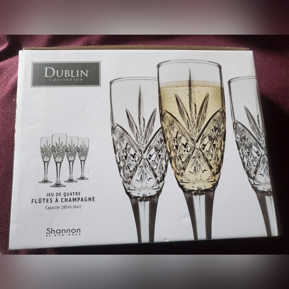 BRAND NEW IN BOX_SET OF 4 CHAMPAGNE GLASS FLUTES_Dublin Collection